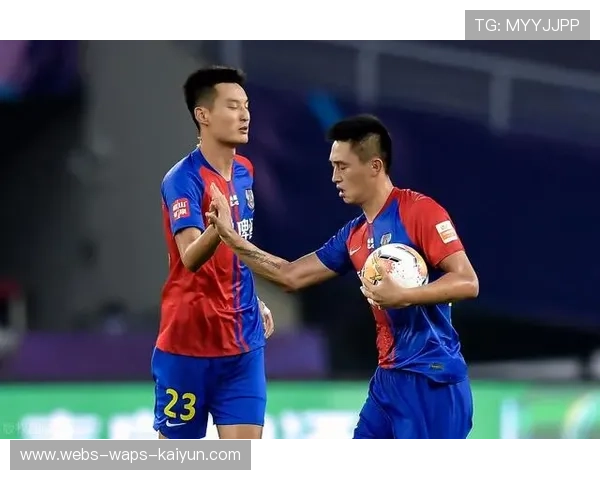 张玉宁禁区内强力头球得分的震撼瞬间